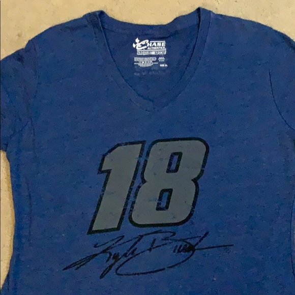 Nascar 18 Kyle Busch Women’s Vneck T-shirt - Picture 1 of 2